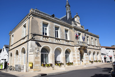 Mairie de Neuville-de-Poitou.jpg